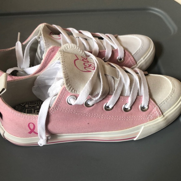 Skicks Breast Cancer awareness sneakers - Picture 4 of 4